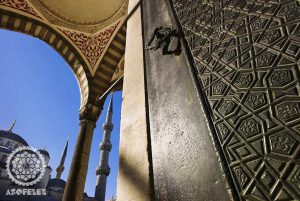 درب مسجدی (سنتی) در فضاهای زیبایی‌شناسانه مانند حیاط و باغ