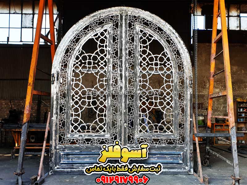 درب ویلایی فلزی لاکچری با طرح گره چینی سنتی، مدل قوسی دو لنگه، مناسب درب ورودی ساختمان ویلایی و باغ ویلا، ساخت آسوفلز